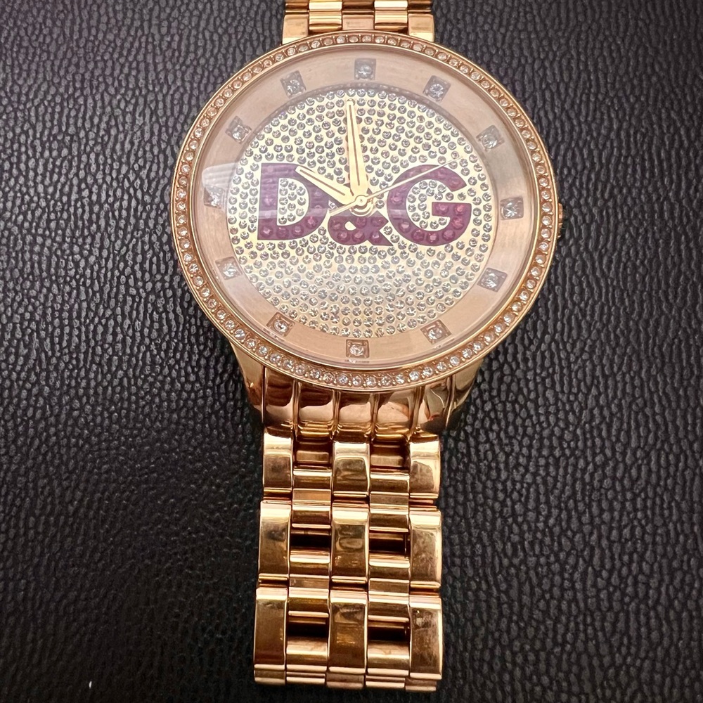 D & G TIME Gold watch